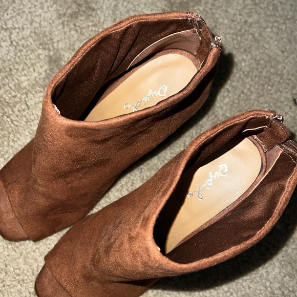 Cognac Booties 🤎 - Picture 5 of 9